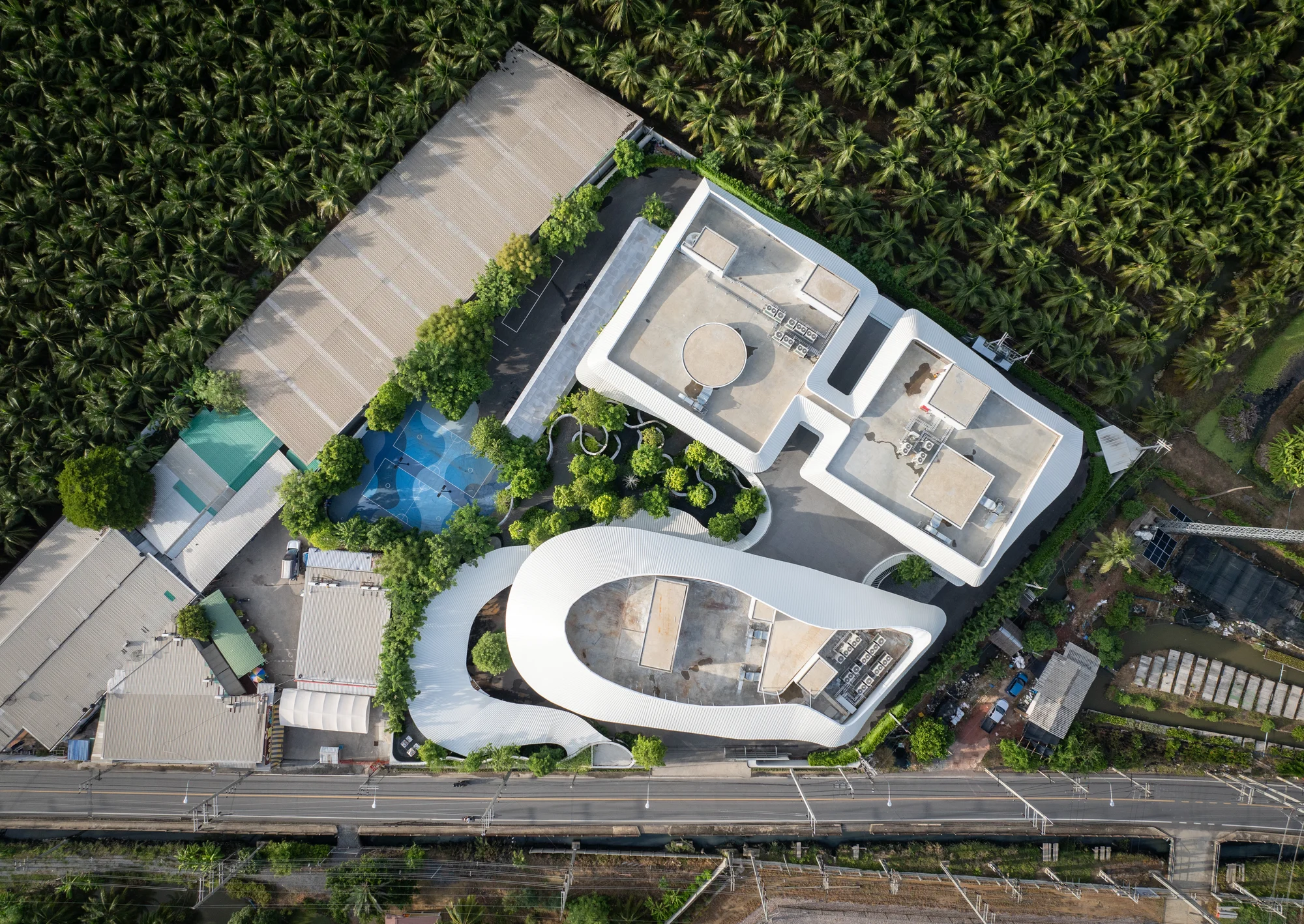 KJL Innovation Campus: curved roof and central opening viewed from above
