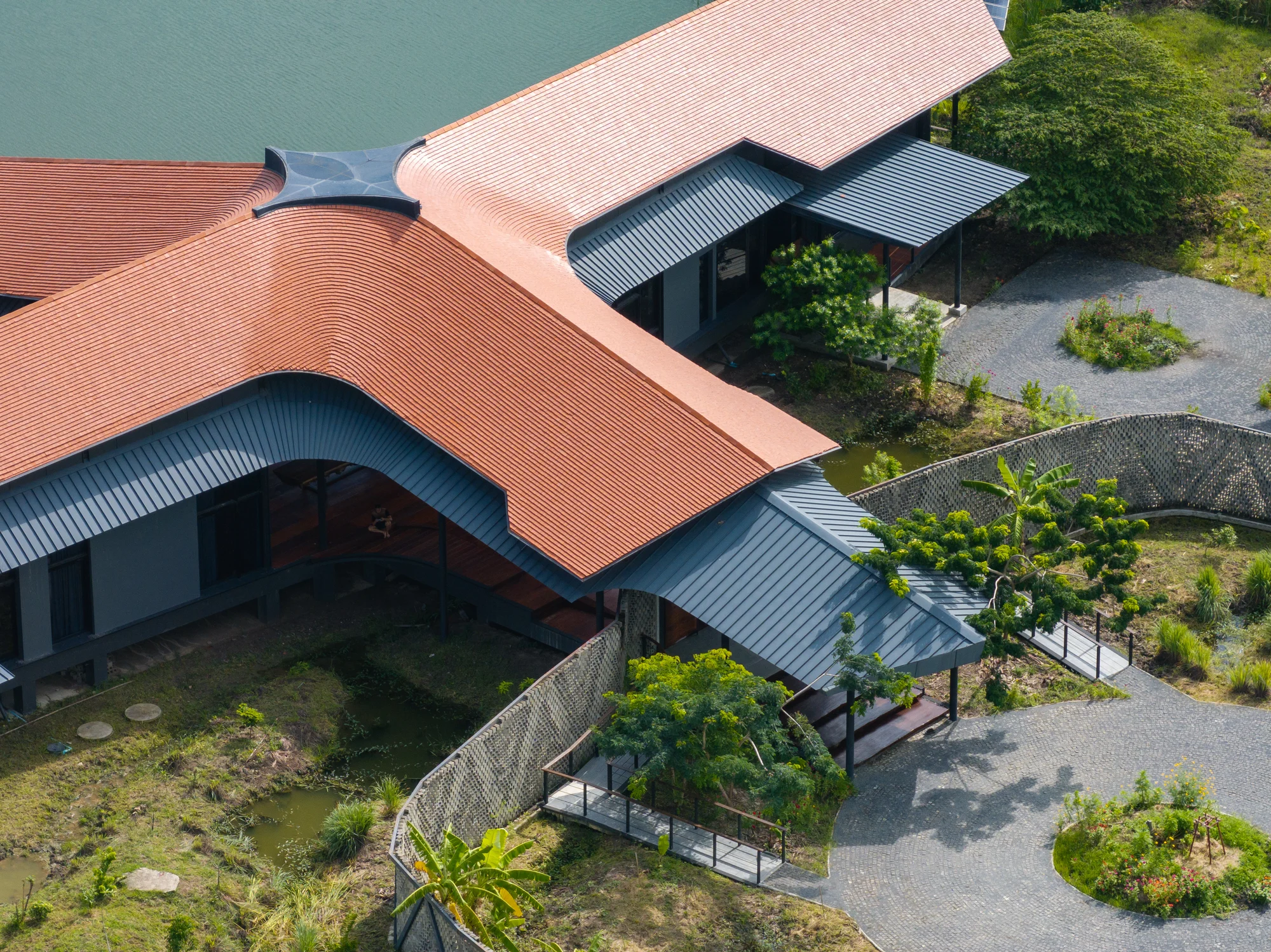 Nongchok House: built